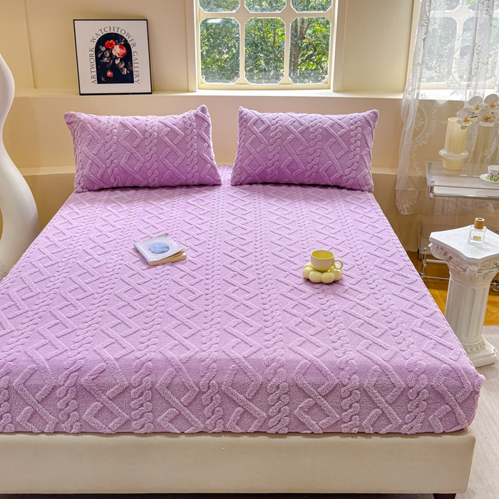 91家纺网 家纺一手货源 找家纺 睡美人 2025新款塔芙绒纯色立体雕花床笠三件套 塔芙绒香叶紫