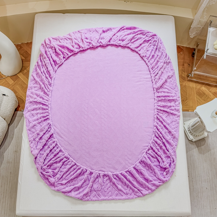 91家纺网 家纺一手货源 找家纺 睡美人 2025新款塔芙绒纯色立体雕花床笠三件套 塔芙绒香叶紫