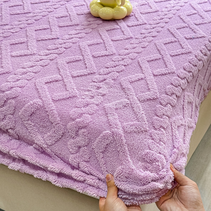 91家纺网 家纺一手货源 找家纺 睡美人 2025新款塔芙绒纯色立体雕花床笠三件套 塔芙绒香叶紫