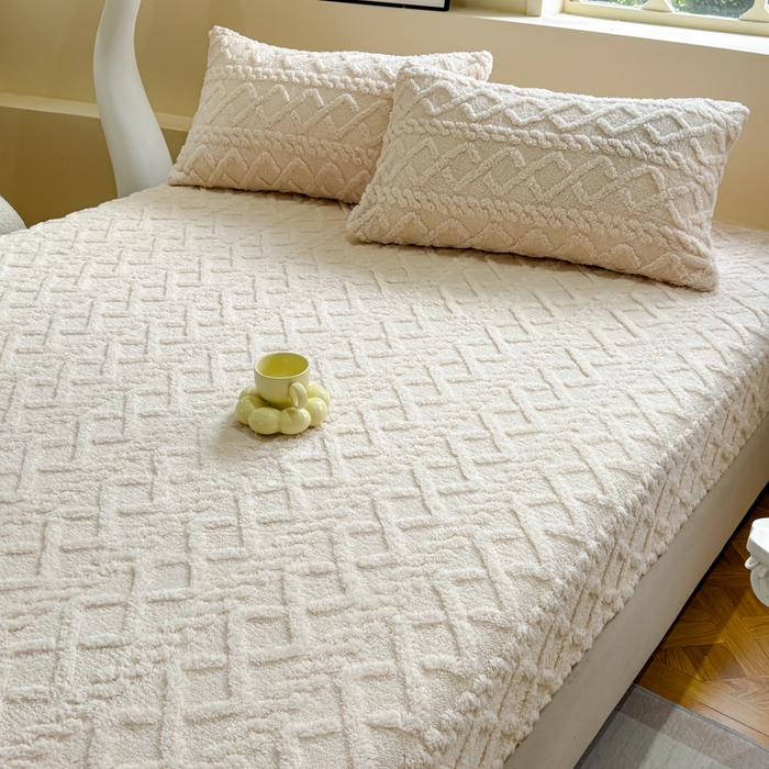 91家纺网 家纺一手货源 找家纺 （总）睡美人 2025新款塔芙绒纯色立体雕花床笠三件套