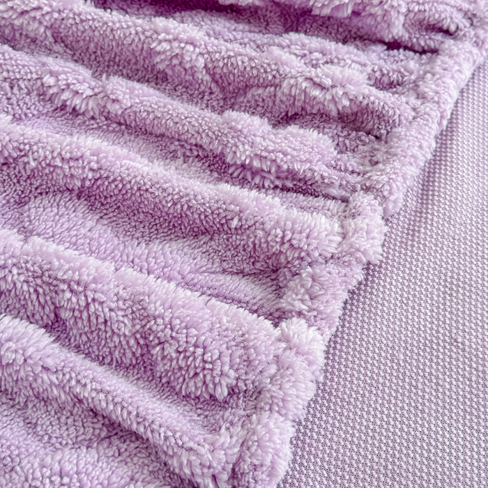 91家纺网 家纺一手货源 找家纺 睡美人 2025新款塔芙绒纯色立体雕花床笠三件套 塔芙绒香叶紫