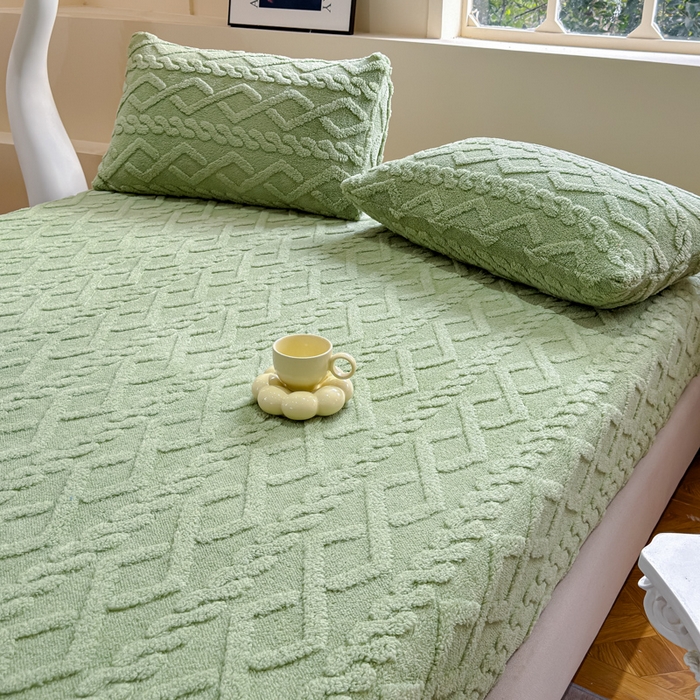 91家纺网 家纺一手货源 找家纺 睡美人 2025新款塔芙绒纯色立体雕花床笠三件套 塔芙绒嫩芽绿