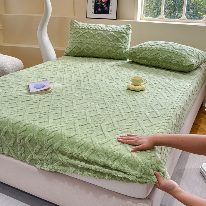 91家纺网 家纺一手货源 找家纺 睡美人 2025新款塔芙绒纯色立体雕花床笠三件套 塔芙绒嫩芽绿