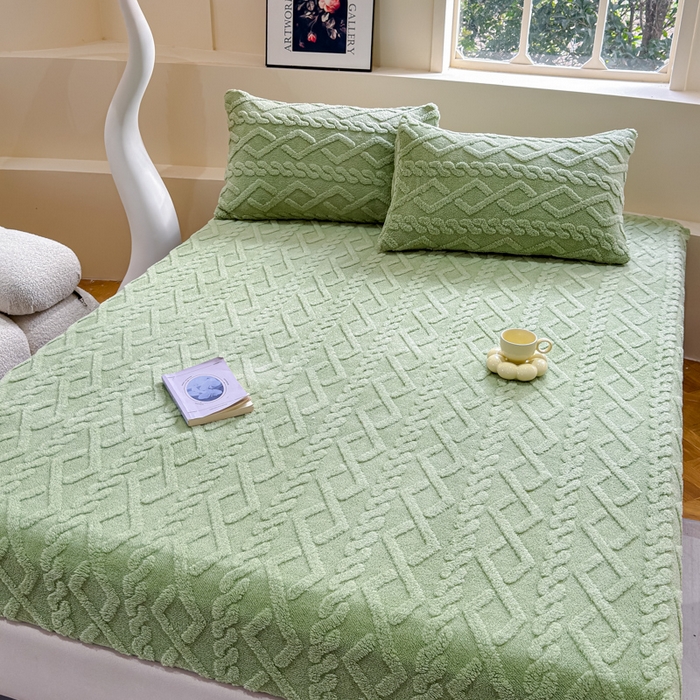 91家纺网 家纺一手货源 找家纺 睡美人 2025新款塔芙绒纯色立体雕花床笠三件套 塔芙绒嫩芽绿