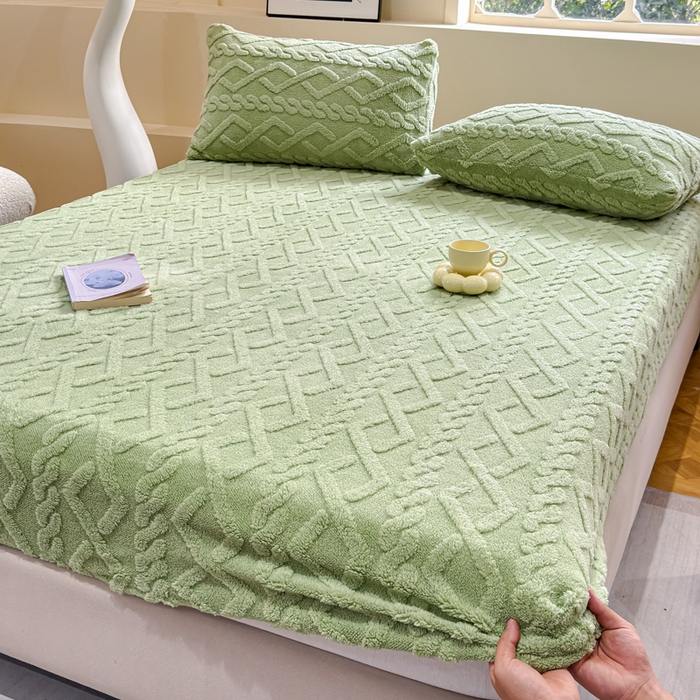 91家纺网 家纺一手货源 找家纺 睡美人 2025新款塔芙绒纯色立体雕花床笠三件套 塔芙绒嫩芽绿