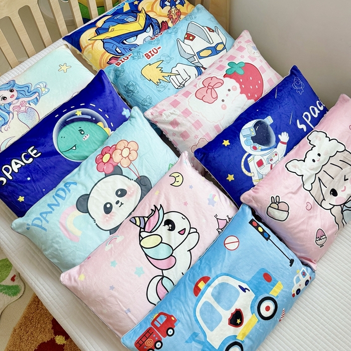 91家纺网 家纺一手货源 找家纺 （总）萌宝家纺 2025新款大版儿童豆豆绒枕套幼儿园安抚枕头枕芯