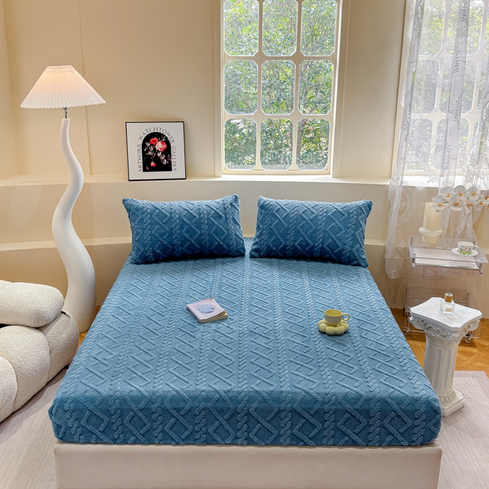 91家纺网 家纺一手货源 找家纺 （总）睡美人 2025新款塔芙绒纯色立体雕花床笠三件套