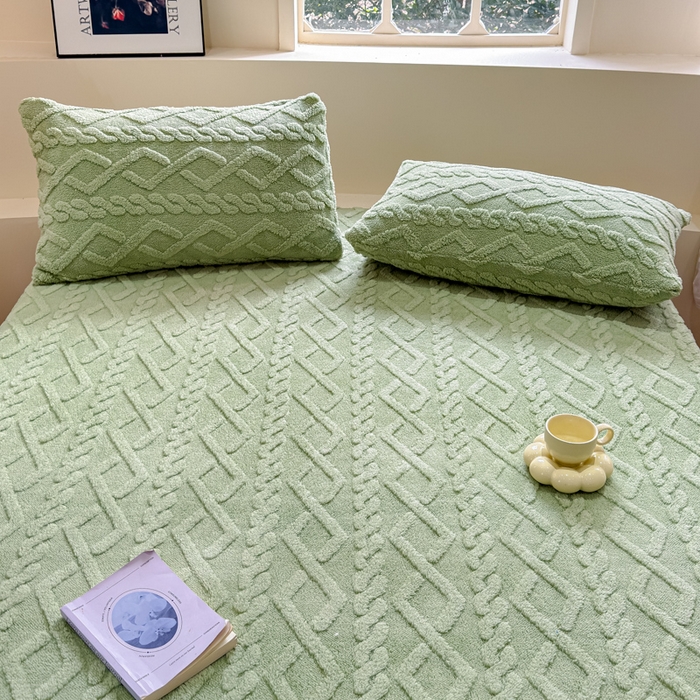 91家纺网 家纺一手货源 找家纺 睡美人 2025新款塔芙绒纯色立体雕花床笠三件套 塔芙绒嫩芽绿