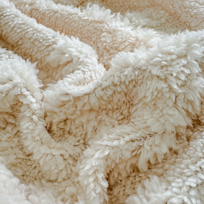 91家纺网 家纺一手货源 找家纺 （总）睡美人 2025新款塔芙绒纯色立体雕花床笠三件套