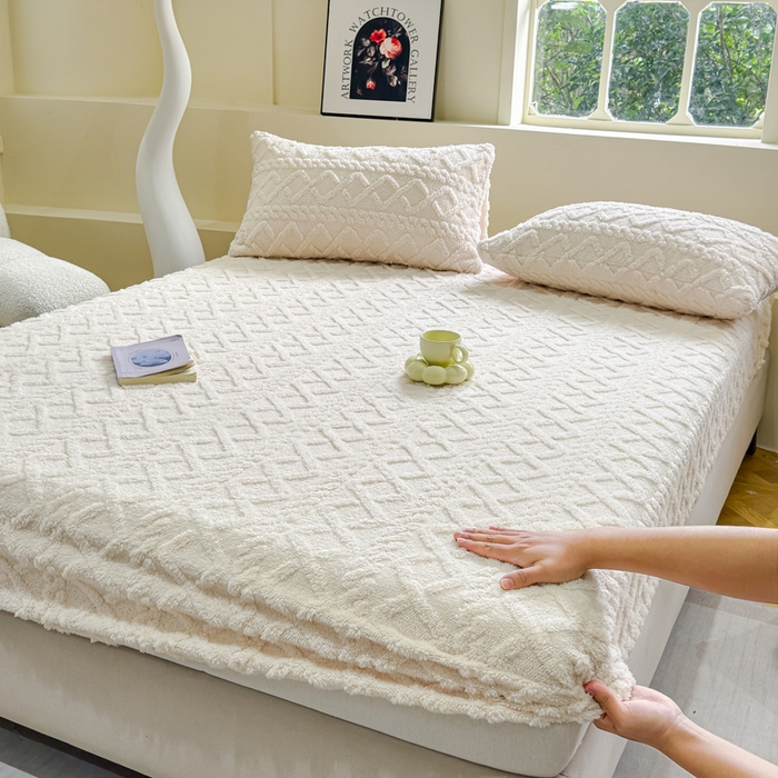 91家纺网 家纺一手货源 找家纺 （总）睡美人 2025新款塔芙绒纯色立体雕花床笠三件套