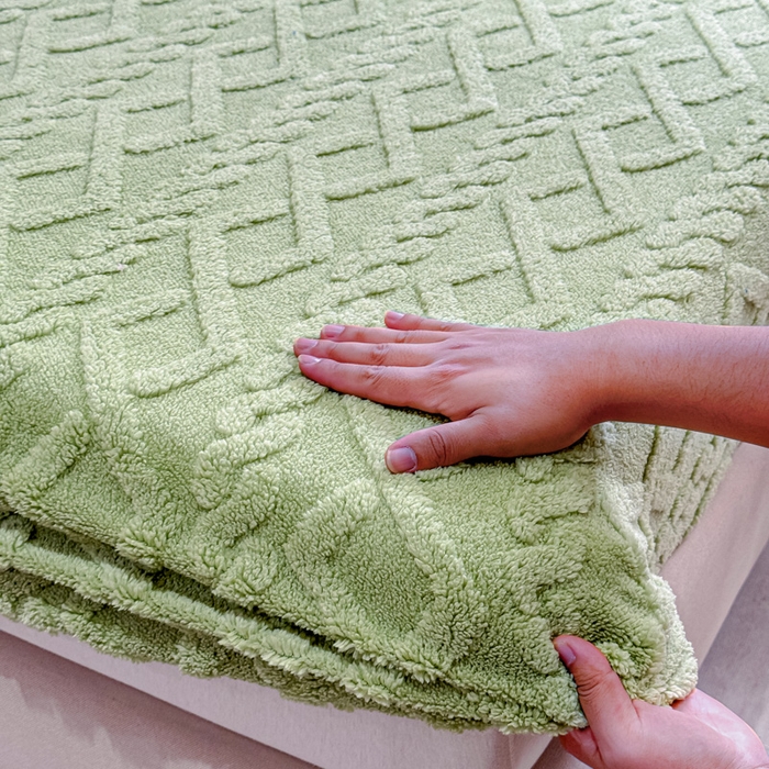 91家纺网 家纺一手货源 找家纺 睡美人 2025新款塔芙绒纯色立体雕花床笠三件套 塔芙绒嫩芽绿