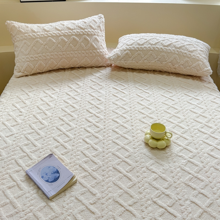 91家纺网 家纺一手货源 找家纺 （总）睡美人 2025新款塔芙绒纯色立体雕花床笠三件套