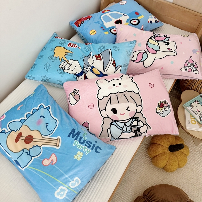 91家纺网 家纺一手货源 找家纺 （总）萌宝家纺 2025新款大版儿童豆豆绒枕套幼儿园安抚枕头枕芯