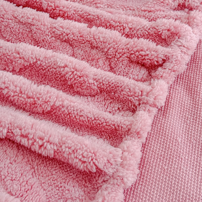 91家纺网 家纺一手货源 找家纺 睡美人 2025新款塔芙绒纯色立体雕花床笠三件套 塔芙绒蜜桃粉