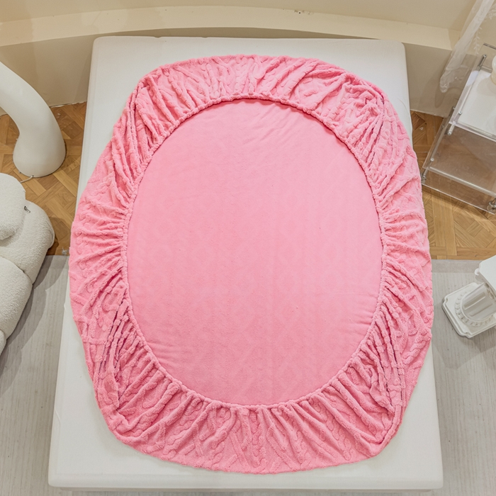 91家纺网 家纺一手货源 找家纺 睡美人 2025新款塔芙绒纯色立体雕花床笠三件套 塔芙绒蜜桃粉