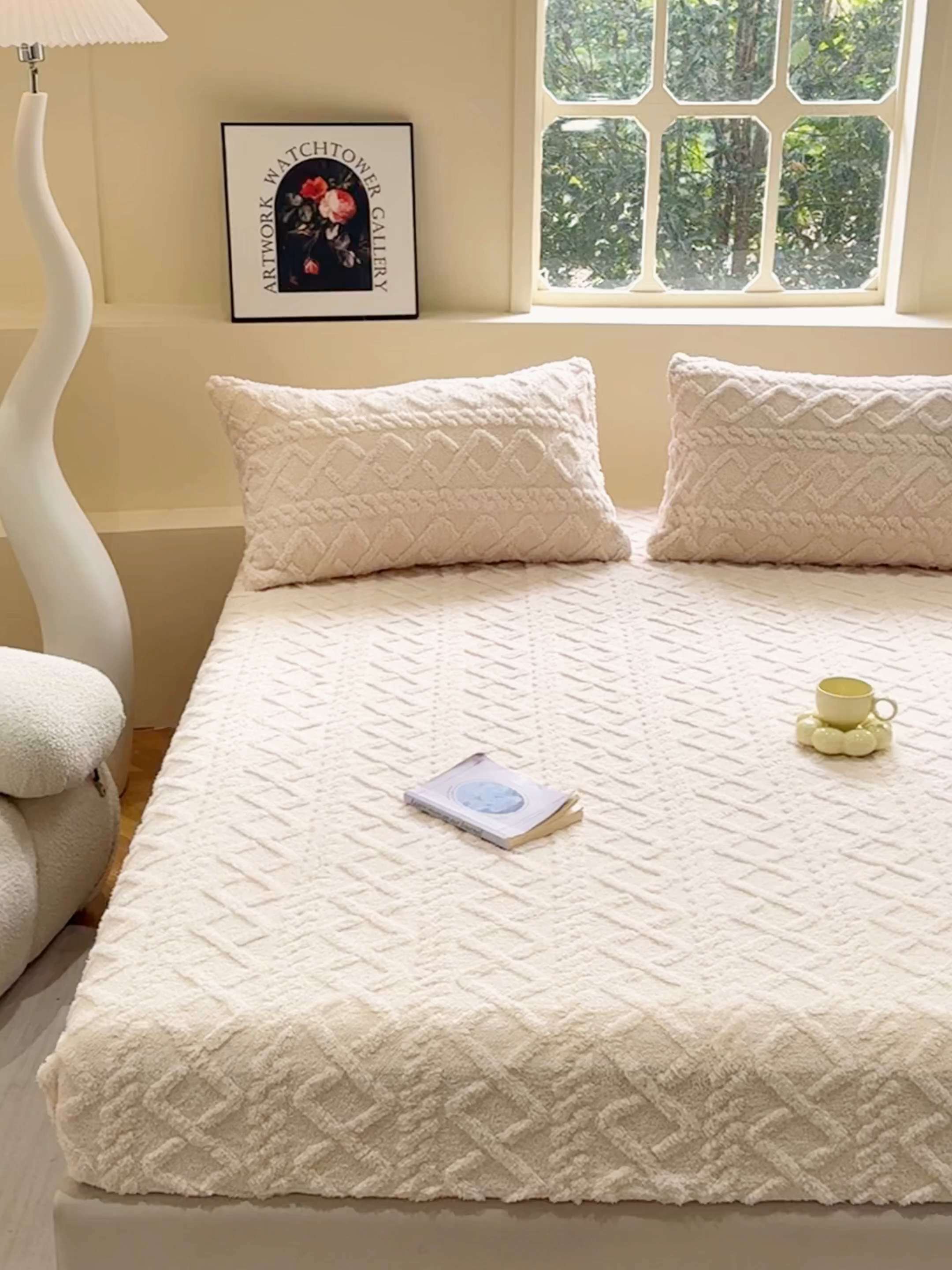 91家纺网 家纺一手货源 找家纺 睡美人 2025新款塔芙绒纯色立体雕花床笠三件套 塔芙绒奶油白