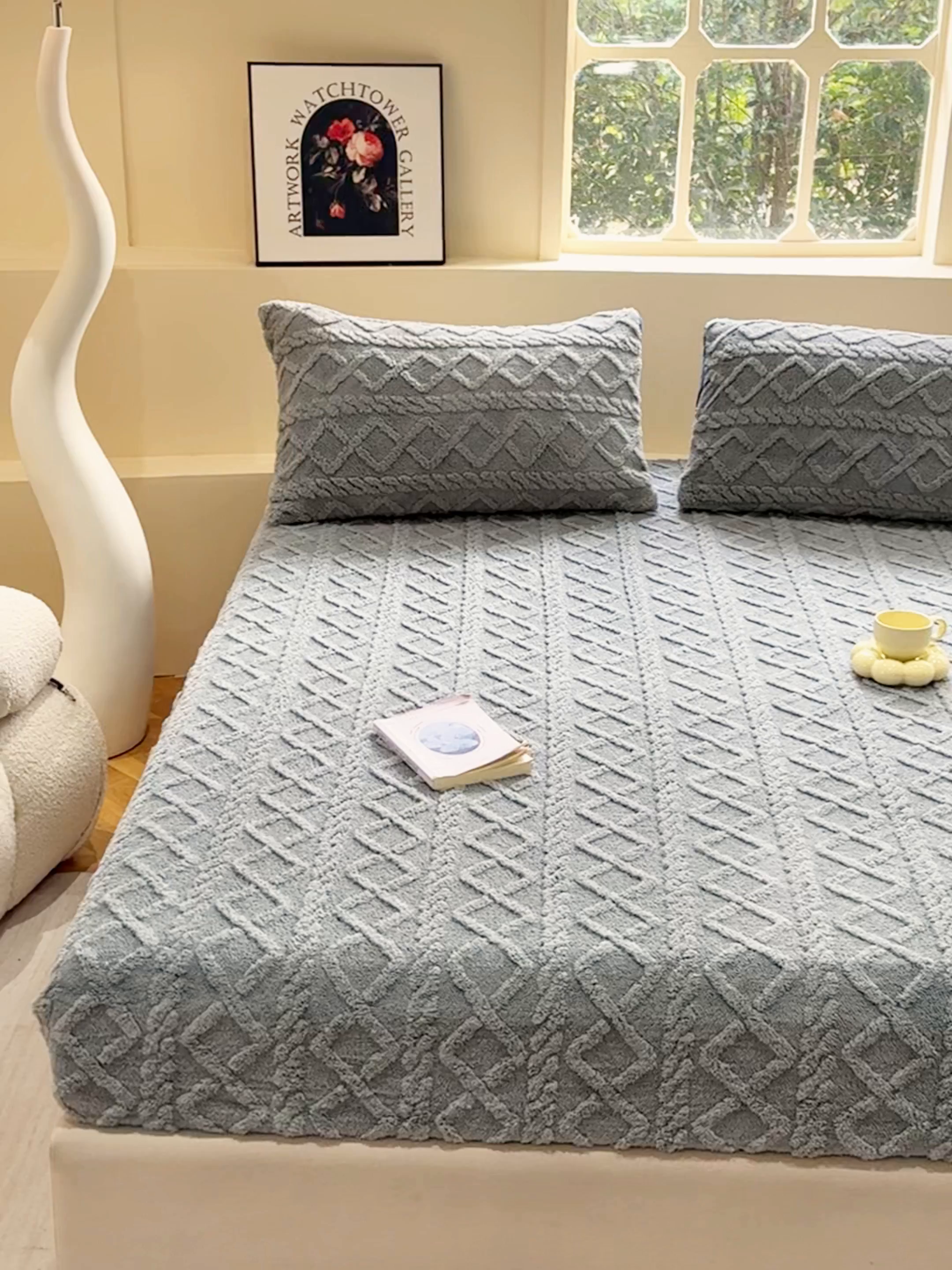 91家纺网 家纺一手货源 找家纺 睡美人 2025新款塔芙绒纯色立体雕花床笠三件套 塔芙绒香槟灰