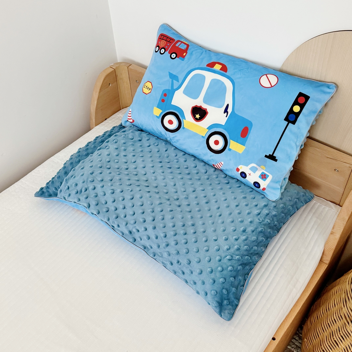 91家纺网 家纺一手货源 找家纺 （总）萌宝家纺 2025新款大版儿童豆豆绒枕套幼儿园安抚枕头枕芯