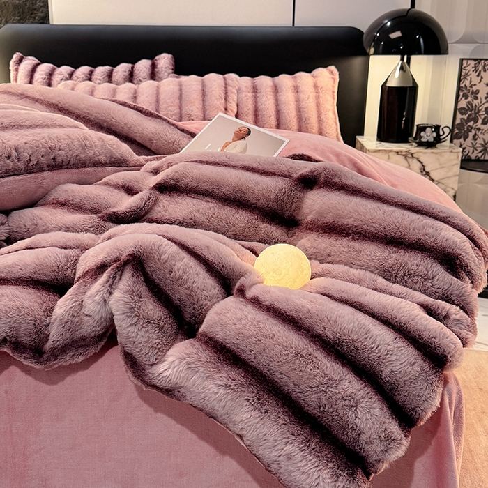 91家纺网 家纺一手货源 找家纺 唐人居 2025新款兔毛绒牛奶绒四件套--条纹 条纹-豆沙粉