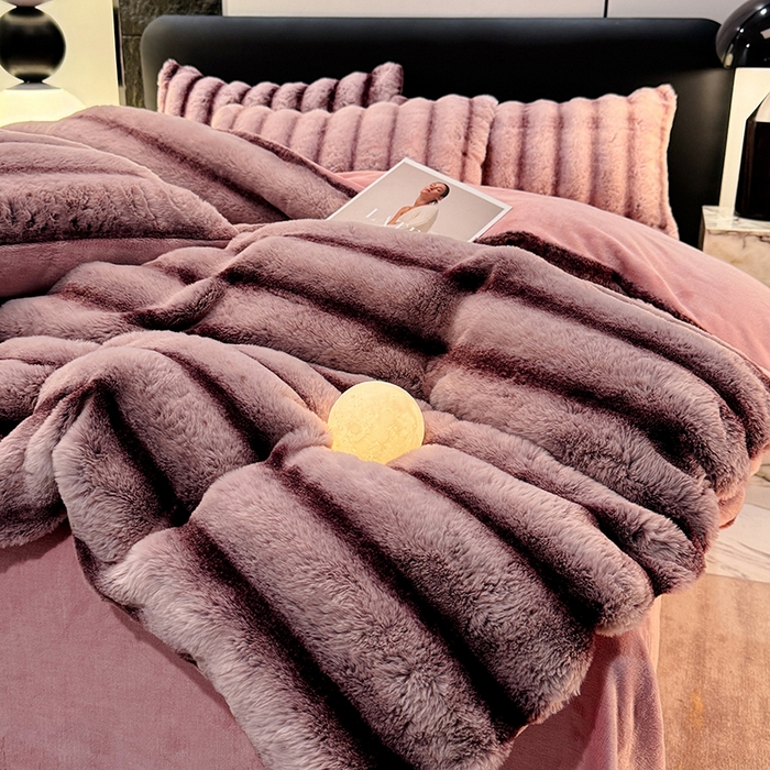 91家纺网 家纺一手货源 找家纺 唐人居 2025新款兔毛绒牛奶绒四件套--条纹 条纹-豆沙粉