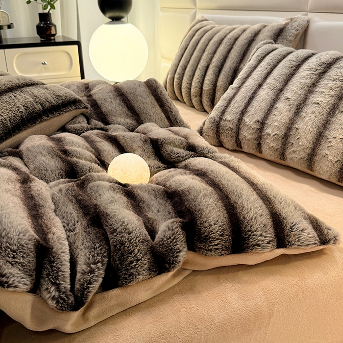 91家纺网 家纺一手货源 找家纺 唐人居 2025新款兔毛绒牛奶绒四件套--条纹 条纹-卡其