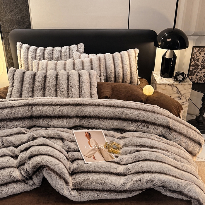 91家纺网 家纺一手货源 找家纺 唐人居 2025新款兔毛绒牛奶绒四件套--条纹 条纹-灰棕