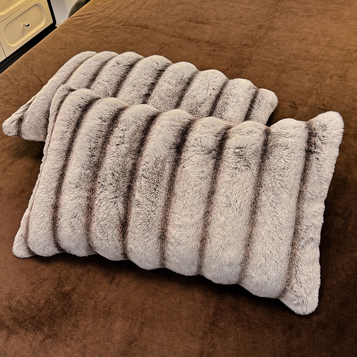 91家纺网 家纺一手货源 找家纺 唐人居 2025新款兔毛绒牛奶绒四件套--条纹 条纹-灰棕