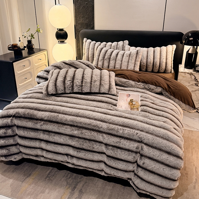 91家纺网 家纺一手货源 找家纺 唐人居 2025新款兔毛绒牛奶绒四件套--条纹 条纹-灰棕