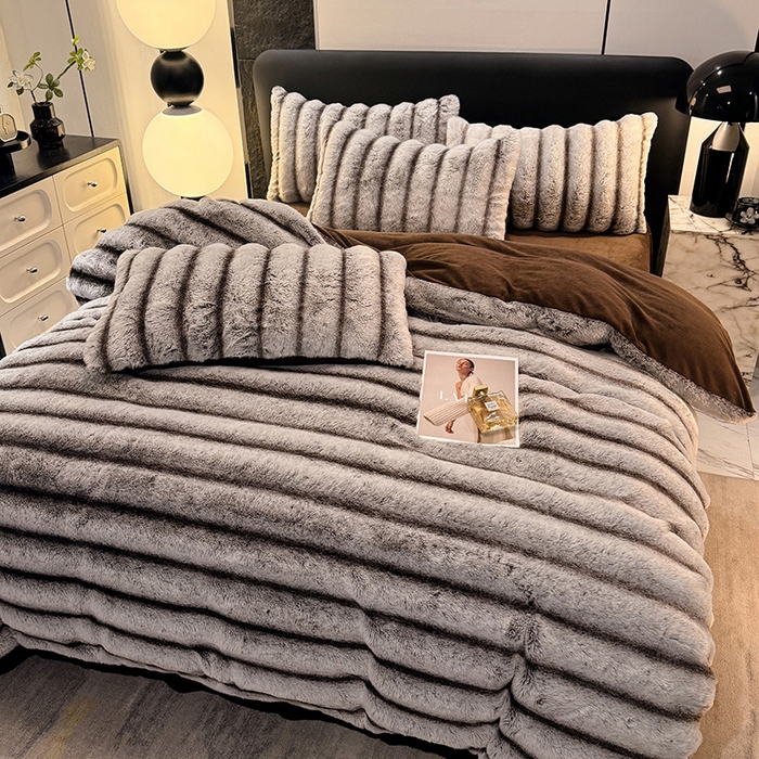 91家纺网 家纺一手货源 找家纺 唐人居 2025新款兔毛绒牛奶绒四件套--条纹 条纹-灰棕