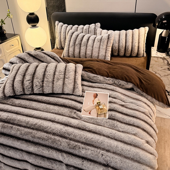 91家纺网 家纺一手货源 找家纺 唐人居 2025新款兔毛绒牛奶绒四件套--条纹 条纹-灰棕