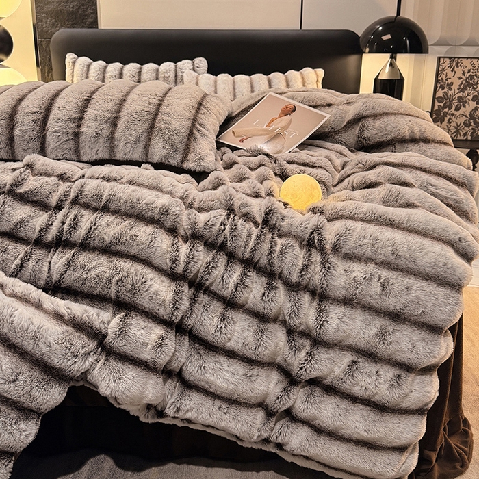 91家纺网 家纺一手货源 找家纺 唐人居 2025新款兔毛绒牛奶绒四件套--条纹 条纹-灰棕