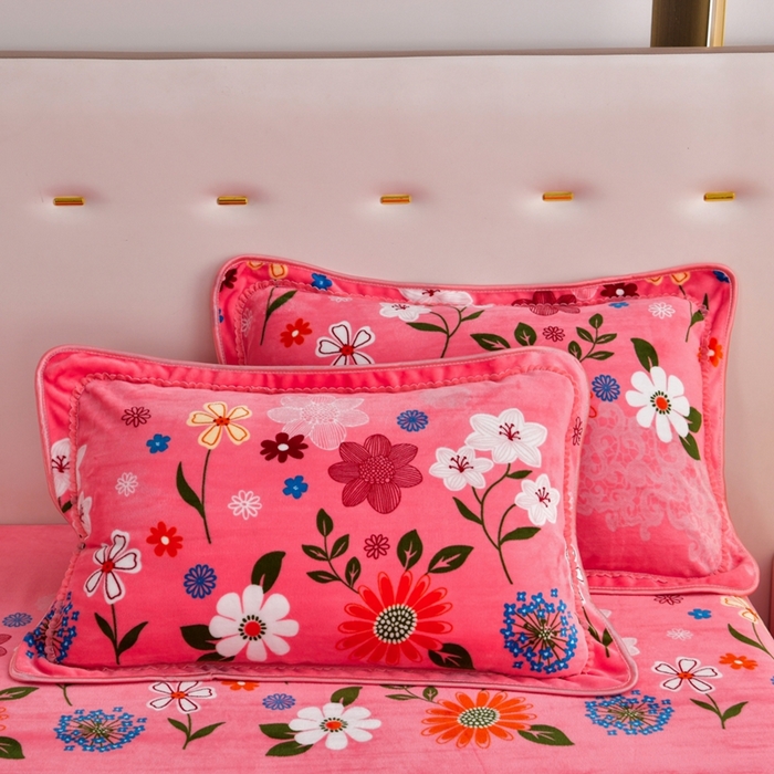 91家纺网 家纺一手货源 找家纺 芯诗曼2025新款8.5斤直播热款高克重牛奶绒法莱绒水晶金貂法莱绒四件套 爱意满满