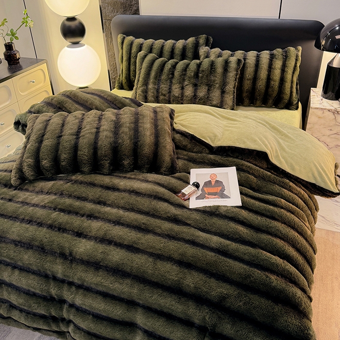 91家纺网 家纺一手货源 找家纺 唐人居 2025新款兔毛绒牛奶绒四件套--条纹 条纹-墨绿