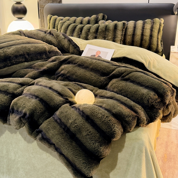 91家纺网 家纺一手货源 找家纺 唐人居 2025新款兔毛绒牛奶绒四件套--条纹 条纹-墨绿