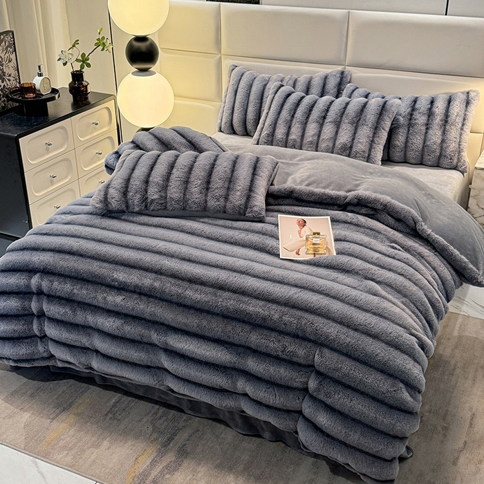 91家纺网 家纺一手货源 找家纺 唐人居 2025新款兔毛绒牛奶绒四件套--条纹 条纹-浅灰