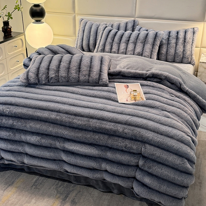 91家纺网 家纺一手货源 找家纺 唐人居 2025新款兔毛绒牛奶绒四件套--条纹 条纹-浅灰