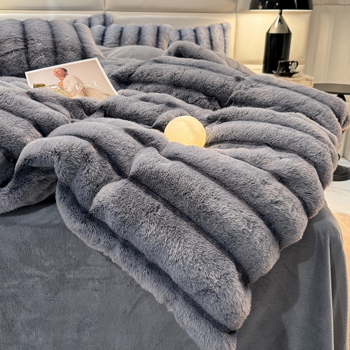 91家纺网 家纺一手货源 找家纺 唐人居 2025新款兔毛绒牛奶绒四件套--条纹 条纹-浅灰