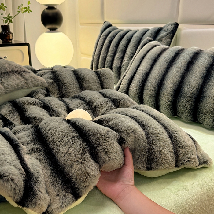 91家纺网 家纺一手货源 找家纺 唐人居 2025新款兔毛绒牛奶绒四件套--条纹 条纹-浅绿