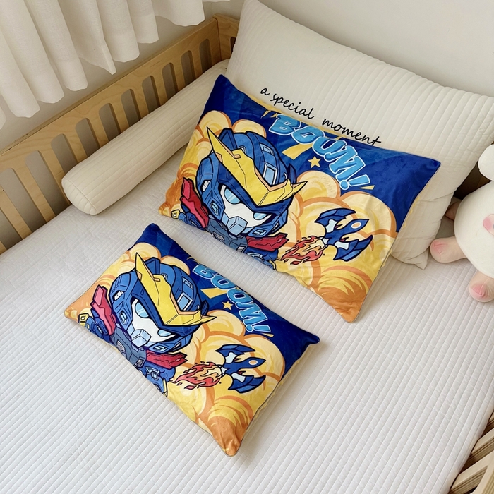 91家纺网 家纺一手货源 找家纺 萌宝家纺 2025新款大版儿童豆豆绒枕套幼儿园安抚枕头枕芯 机甲战士