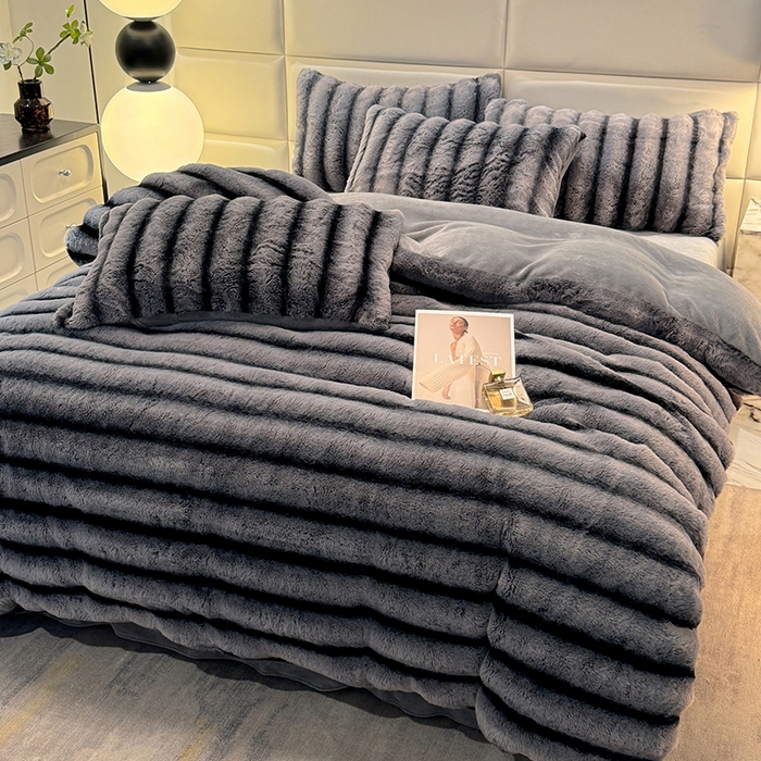 91家纺网 家纺一手货源 找家纺 唐人居 2025新款兔毛绒牛奶绒四件套--条纹 条纹-深灰