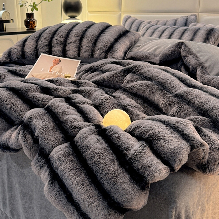 91家纺网 家纺一手货源 找家纺 唐人居 2025新款兔毛绒牛奶绒四件套--条纹 条纹-深灰