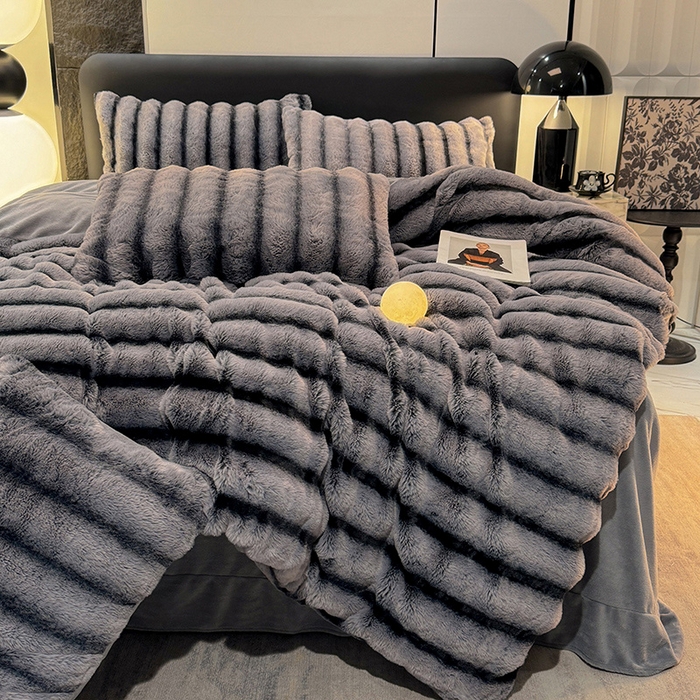 91家纺网 家纺一手货源 找家纺 唐人居 2025新款兔毛绒牛奶绒四件套--条纹 条纹-深灰