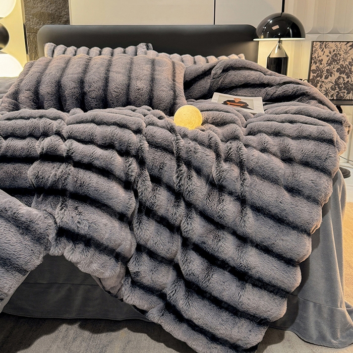 91家纺网 家纺一手货源 找家纺 唐人居 2025新款兔毛绒牛奶绒四件套--条纹 条纹-深灰