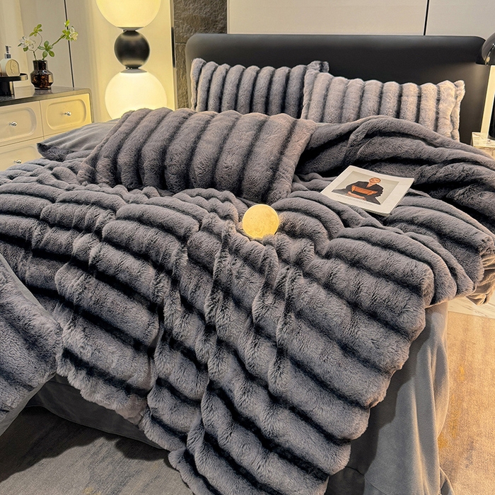 91家纺网 家纺一手货源 找家纺 唐人居 2025新款兔毛绒牛奶绒四件套--条纹 条纹-深灰