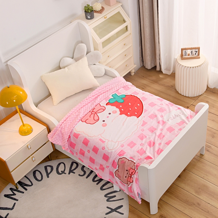 91家纺网 家纺一手货源 找家纺 萌宝家纺 2025新款可拆洗A类儿童豆豆绒大豆冬被儿童婴儿绒春秋被安抚被被子被芯 草莓小兔