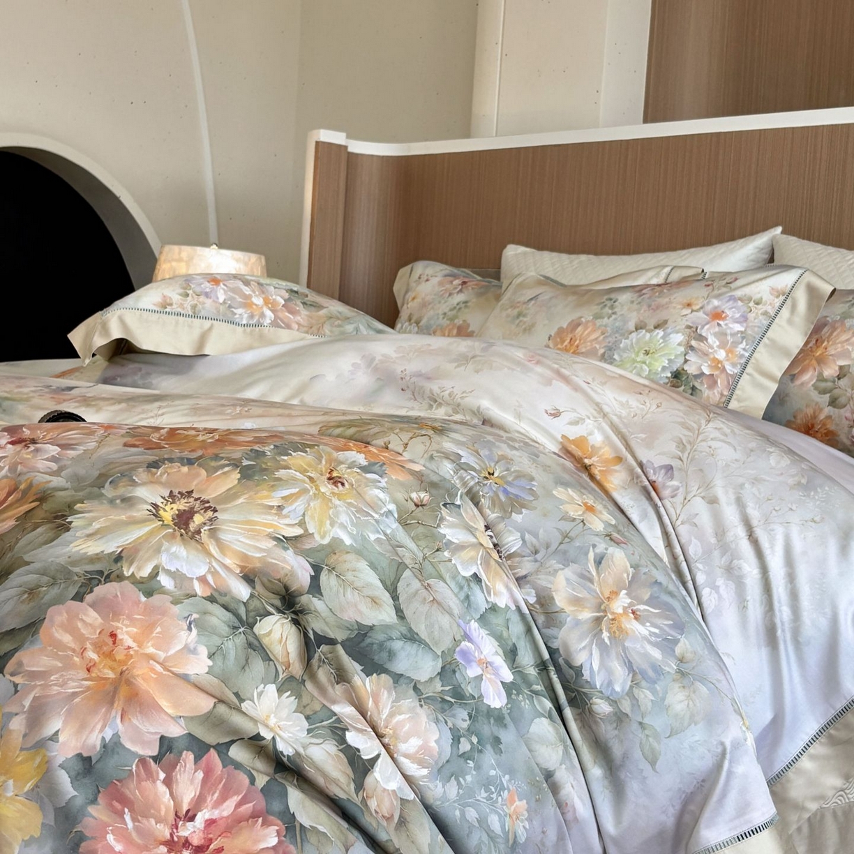 91家纺网 家纺一手货源 找家纺 佳汐蓝家纺 2025新款天丝棉数码印花镂空床盖款四件套 花间悦-绿