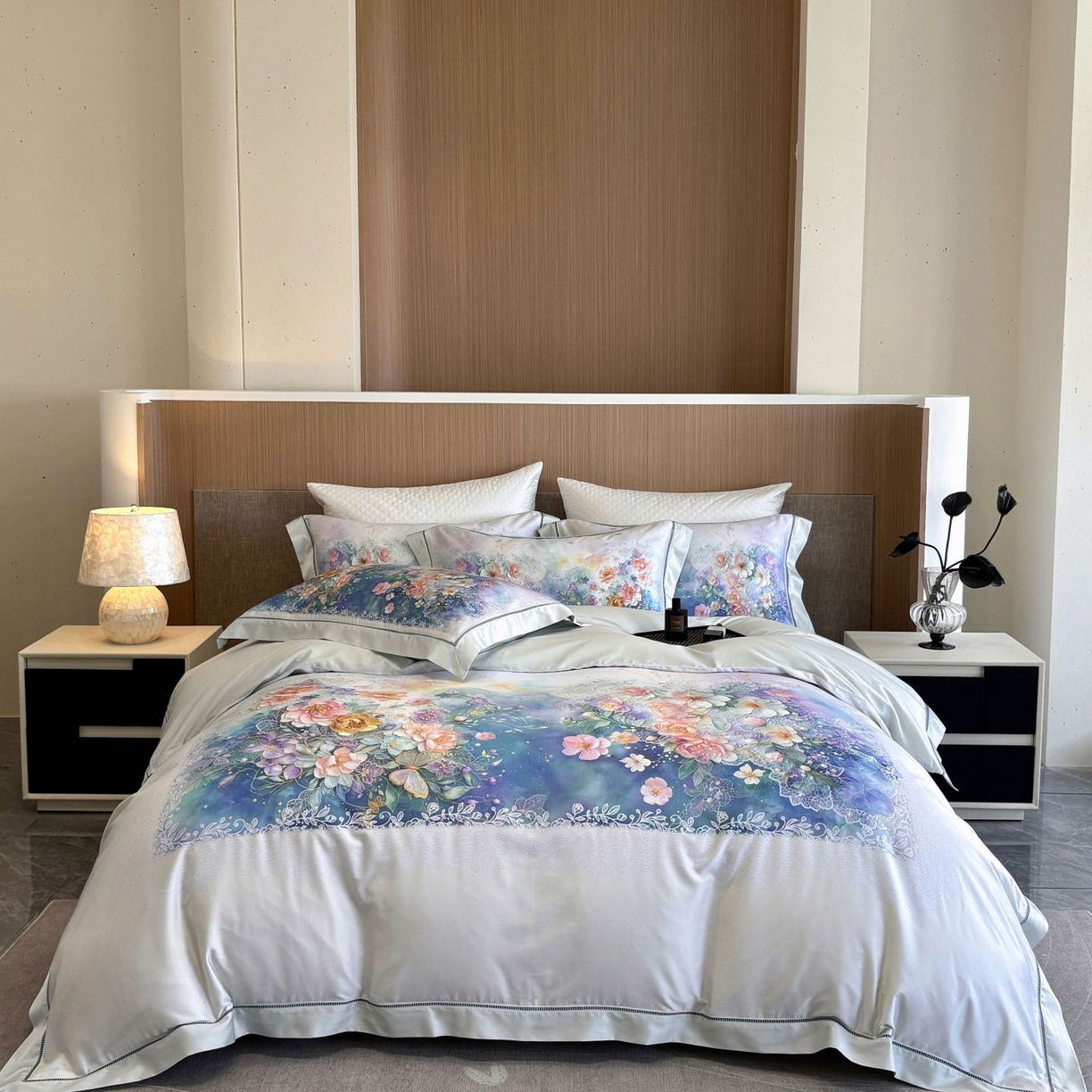 91家纺网 家纺一手货源 找家纺 佳汐蓝家纺 2025新款天丝棉数码印花镂空床盖款四件套 素影兰