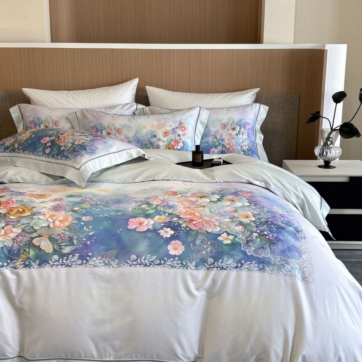 91家纺网 家纺一手货源 找家纺 佳汐蓝家纺 2025新款天丝棉数码印花镂空床盖款四件套 素影兰