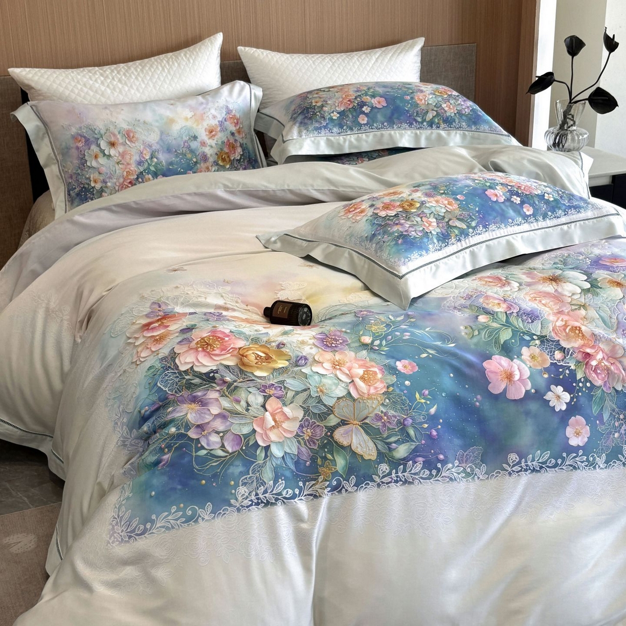 91家纺网 家纺一手货源 找家纺 佳汐蓝家纺 2025新款天丝棉数码印花镂空床盖款四件套 素影兰