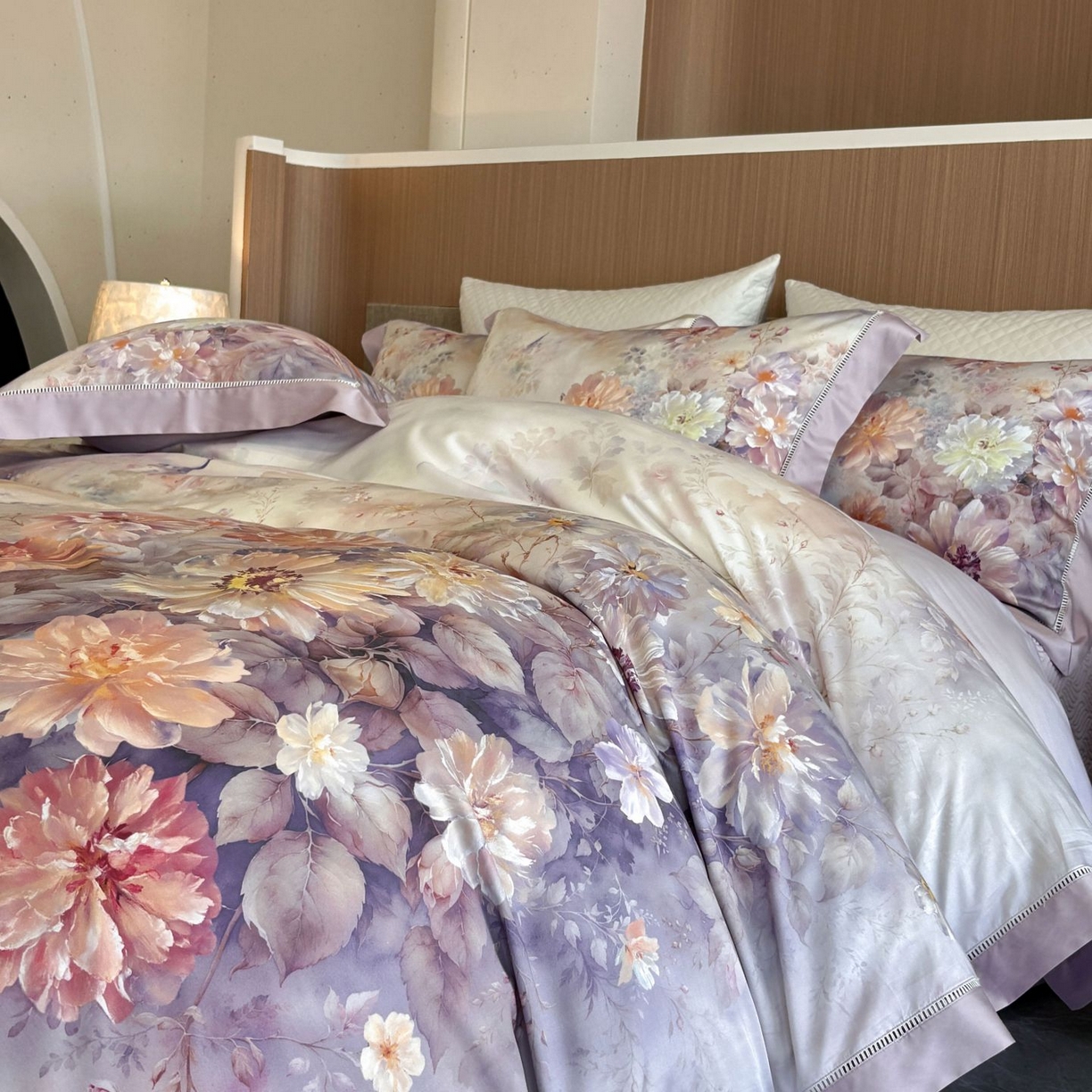 91家纺网 家纺一手货源 找家纺 佳汐蓝家纺 2025新款天丝棉数码印花镂空床盖款四件套 花间悦-紫
